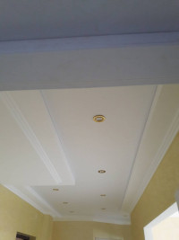 Матова натяжна стеля в коридор, фото