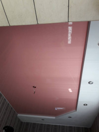 Глянцева натяжна стеля рожева, фото