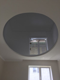 Глянцева натяжна стеля кругла, фото