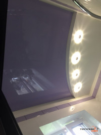 Глянцева натяжна стеля в кухню, фото