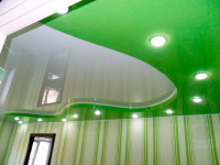 Дворівнева натяжна стеля зелена, фото