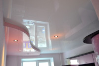 Дворівнева натяжна стеля на кухню, фото
